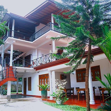 Freedom Guest Inn Элла Экстерьер фото