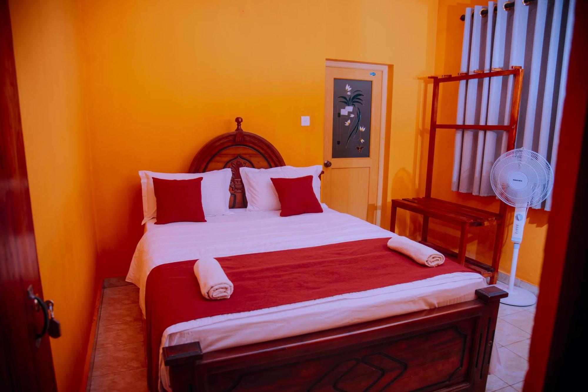 Freedom Guest Inn Элла Экстерьер фото