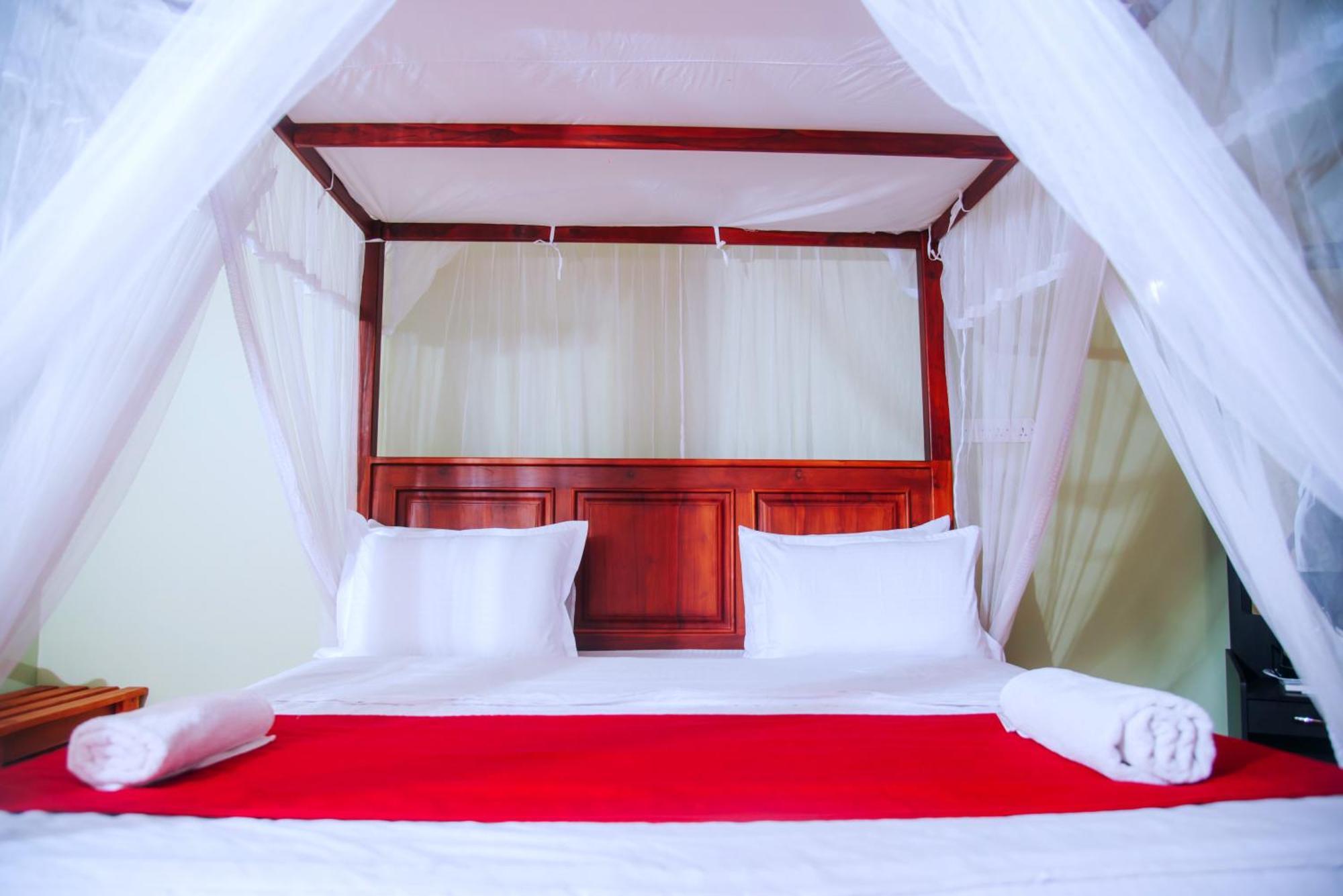 Freedom Guest Inn Элла Экстерьер фото
